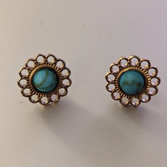 Flower | Fashion Stud Earrings - Picture 2 of 3